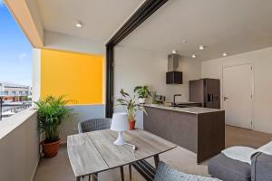 Dapur atau dapur kecil di Island Time Retreat