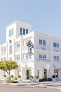 a white building with bikes parked in front of it at Bay Shores Peninsula Hotel in Newport Beach