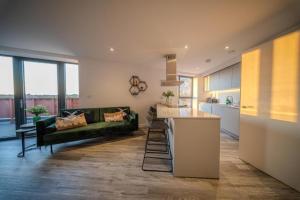 Η κουζίνα ή μικρή κουζίνα στο Luxury 3BR Apt Sleeps 10, Wembley & Park Views +38 φωτογραφίες