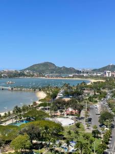 ヴィトーリアにあるPraia do Canto Apart Hotel - Apto 405 - Varanda Lateral com Vista Marのビーチと水域の航空写真 +27枚の写真