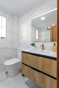 Koupelna v ubytování Maikran Seasonal Modern Townhouse Pool & BBQ