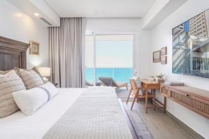 Ένα ή περισσότερα κρεβάτια σε δωμάτιο στο Amazing 2 bedroom Beach Front Condominium at Encantame E1102 +37 φωτογραφίες