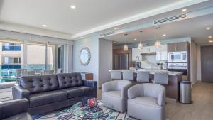 Η κουζίνα ή μικρή κουζίνα στο Spectacular Ocean View Condo Verano 2205 Encantame Towers