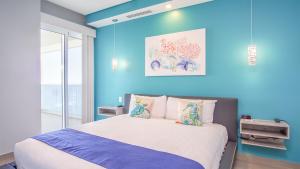 Ένα ή περισσότερα κρεβάτια σε δωμάτιο στο Spectacular Ocean View Condo Verano 2205 Encantame Towers +20 φωτογραφίες