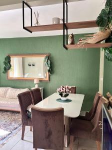 Χώρος καθιστικού στο Casa verde 4 quartos