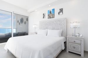 Ένα ή περισσότερα κρεβάτια σε δωμάτιο στο Stay in Luxury/Splash in New Lazy River this Winter Encanatame Towers 902 +24 φωτογραφίες