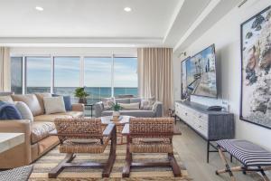 Χώρος καθιστικού στο Awesome 3 bedroom condo Encantame Tower E 301