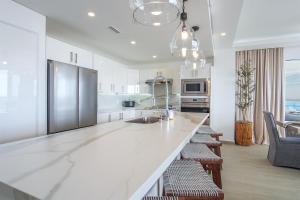 Η κουζίνα ή μικρή κουζίνα στο Awesome 3 bedroom condo Encantame Tower E 301