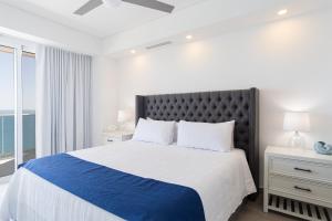 Ένα ή περισσότερα κρεβάτια σε δωμάτιο στο Relax and Splash in Paradise Encantame Towers C 1703 +26 φωτογραφίες