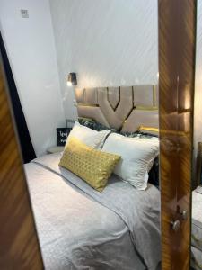 Postel nebo postele na pokoji v ubytování Modern 2-Bedroom Apartment in Agadir Family Stay Fiber WiFi 5 Guests