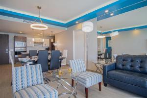 Χώρος καθιστικού στο Modish 2 BR Condo at Encantame Towers Velero 2204