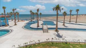 Bassein majutusasutuses Rocky Point beach Lyfe Encantame Condo Viento 205 või selle lähedal