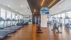 Spordikeskus ja/või sportimisvõimalused majutusasutuses Rocky Point beach Lyfe Encantame Condo Viento 205