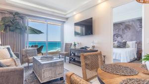 Χώρος καθιστικού στο Exceptional one bedroom condominium Viento 803 - Encantame Towers