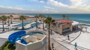 Πισίνα στο ή κοντά στο Exceptional one bedroom condominium Viento 803 - Encantame Towers