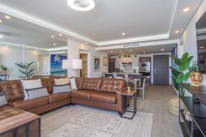 Η κουζίνα ή μικρή κουζίνα στο Gorgeous 2 bedroom condominium (Encantame Verano 204)