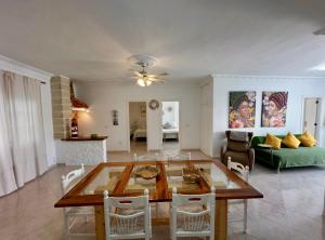 a living room with a table and a couch at Casa Alba in La Mareta
