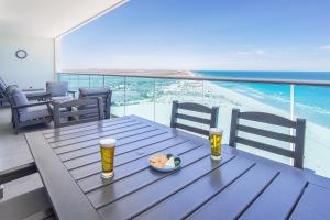 Ποτά στο Relax in this modern ocean front condo Encantame E1404