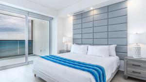 Postel nebo postele na pokoji v ubytování All About The Beach!! 1 bedroom condo at Encantame Towers W503 + 16 fotografií