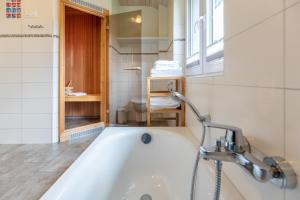 Ένα μπάνιο στο Bai E Dik 20 +26 φωτογραφίες