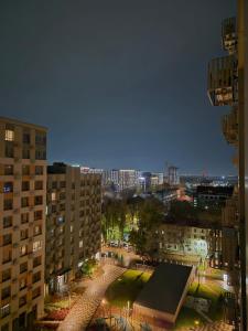 Nespecifikovaný výhled na destinaci Almaty nebo výhled na město při pohledu z apartmánu