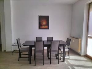a black dining table and chairs in a room at Appartamento Muscatel in Piobesi dʼAlba