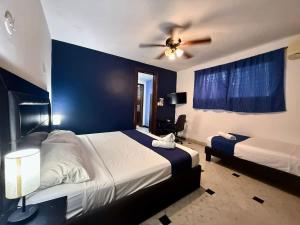 Ένα ή περισσότερα κρεβάτια σε δωμάτιο στο Estudio confortable para 3 mas piscina compartida