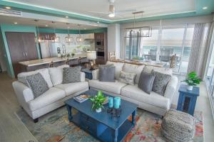 Et opholdsområde på Awesome 3 bedroom condo Encantame Tower E 1001