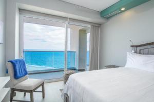 En eller flere senge i et værelse på Awesome 3 bedroom condo Encantame Tower E 1001 + 28 billeder