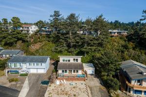 an aerial view of a house and houses at Ocean Views and Short Walk to Sandy Beach! Changes in Attitude in Bayshore