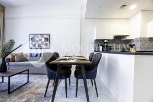 Kuchyň nebo kuchyňský kout v ubytování Boomfields Iconic 2Br In The Gate Masdar