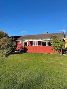 Το κτήριο όπου στεγάζεται  η παραθεριστική κατοικία