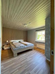 Ένα ή περισσότερα κρεβάτια σε δωμάτιο στο Lunas Hästgård +26 φωτογραφίες