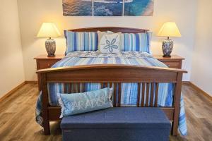 a bedroom with a bed with two night stands and two lamps at Ocean View in Yachats! Dog Friendly! Ya-Hut in Yachats