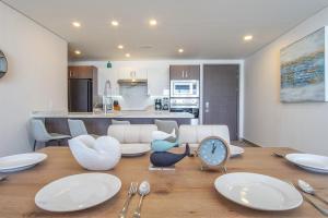 Gallery image of Cozy beach front getaway Encantame Towers E304 in Puerto Peñasco +18 photos