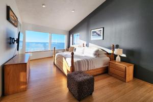 a bedroom with a bed and a large window at Spectacular Ocean Views! Whaley Nice in Yachats