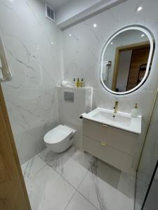 Ένα μπάνιο στο Apartament przy Baszcie +18 φωτογραφίες