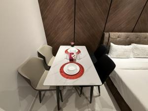 a table with a plate on it next to a bed at Majestic Residance Luxury Suites By klcc in Gua Sai