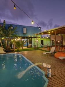 a swimming pool in the middle of a house at Eco Gostoso in São Miguel do Gostoso