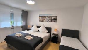 Ένα ή περισσότερα κρεβάτια σε δωμάτιο στο Tolle Lage - modern - zentral gelegen - 2 Zimmer Apartment