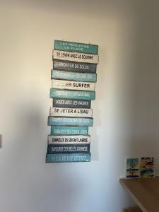 a stack of books on a wall at Magnifique maison neuve Mimizan plage proche océan in Mimizan-Plage