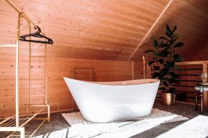 Koupelna v ubytování Black Resort Balia Sauna + 81 fotografií