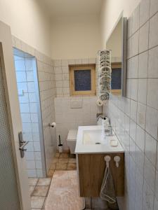 a bathroom with a sink and a toilet at Voll eingerichtete Wohnung in Geilenkirchen in Geilenkirchen