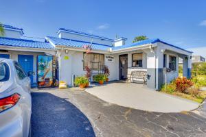 a house with a car parked in front of it at Walk to Lake Jackson Convenient Studio in Sebring in Sebring