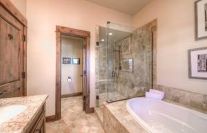 Koupelna v ubytování Trails End + 42 fotografií