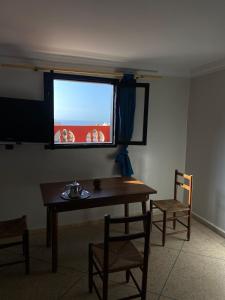 Μια τηλεόραση ή/και κέντρο ψυχαγωγίας στο Seaview apartment