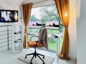 Łąka PrudnickaにあるNuka House - Teatr Natury z Jacuzziのギャラリーの写真