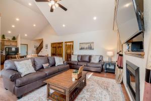 a living room with a couch and a table at Hickory Hideaway with Communal Pool Access in Hollister