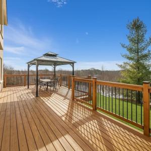 Μπαλκόνι ή βεράντα στο Luxury Mansion by Toronto and YYZ with Large Backyard Weddings