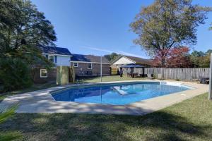a swimming pool in the backyard of a house at Lexington Leisure House- 4BR in Lexington